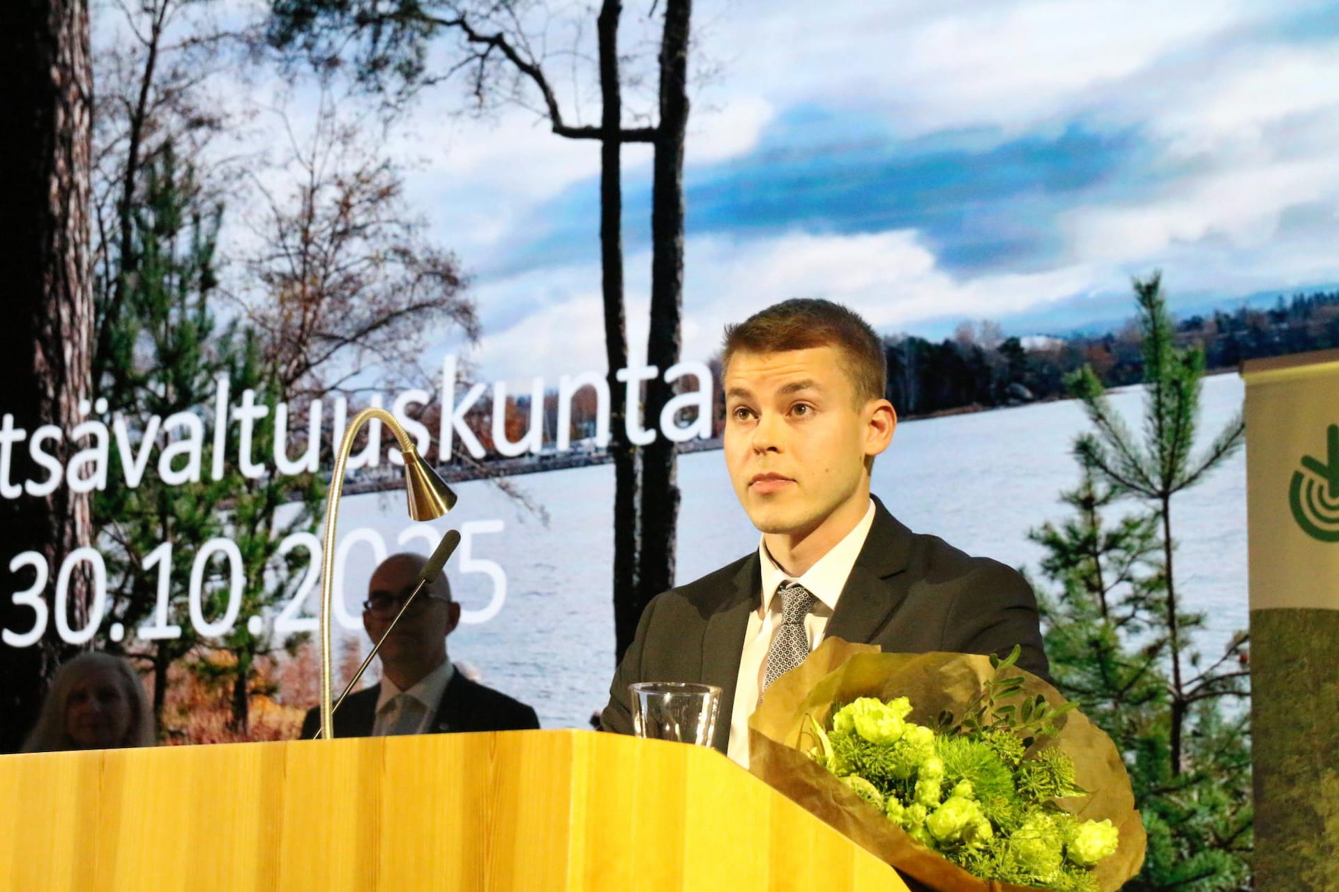 Metsäasiantuntija Panu Karhu metsänhoitoyhdistys Etelä-Savosta valittiin Vuoden Kympiksi viime vuonna. Vuonna 2026 etsitään ansioitunutta metsänhoitoyhdistystä.